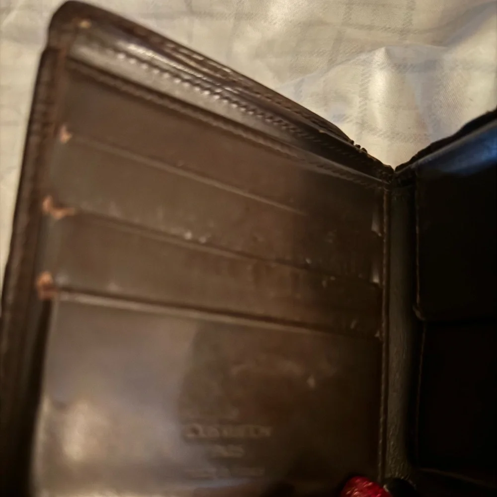 Louis Vuitton men’s Epi wallet